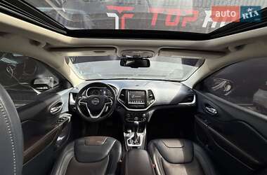 Внедорожник / Кроссовер Jeep Cherokee 2015 в 