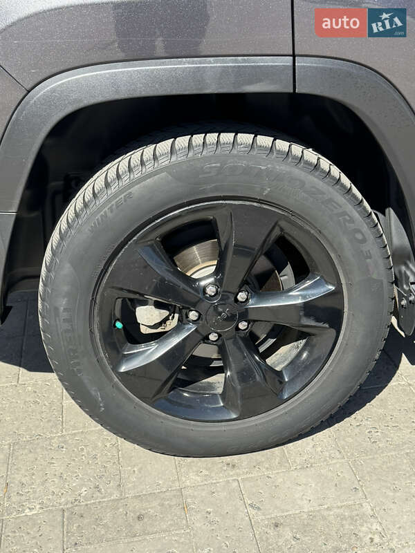 Внедорожник / Кроссовер Jeep Cherokee 2019 в Сумах