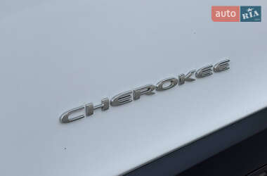 Позашляховик / Кросовер Jeep Cherokee 2019 в 