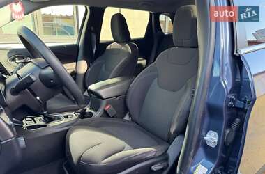 Внедорожник / Кроссовер Jeep Cherokee 2019 в 