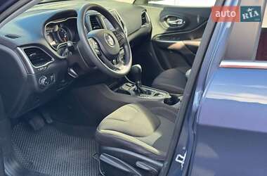 Внедорожник / Кроссовер Jeep Cherokee 2019 в 