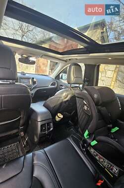 Внедорожник / Кроссовер Jeep Cherokee 2019 в 