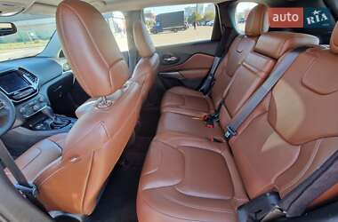 Позашляховик / Кросовер Jeep Cherokee 2018 в 