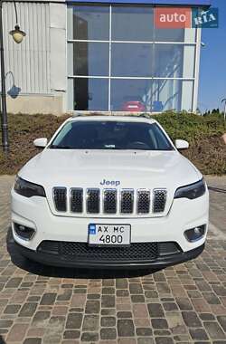 Позашляховик / Кросовер Jeep Cherokee 2019 в 