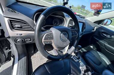 Внедорожник / Кроссовер Jeep Cherokee 2016 в 