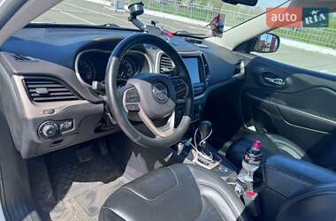 Внедорожник / Кроссовер Jeep Cherokee 2016 в 