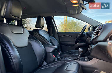 Внедорожник / Кроссовер Jeep Cherokee 2018 в 