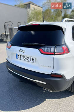 Внедорожник / Кроссовер Jeep Cherokee 2018 в 