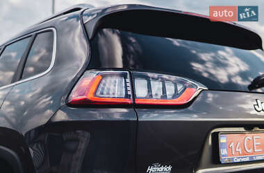 Позашляховик / Кросовер Jeep Cherokee 2020 в 