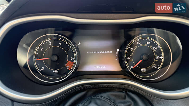 Внедорожник / Кроссовер Jeep Cherokee 2014 в Днепре