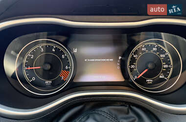 Внедорожник / Кроссовер Jeep Cherokee 2014 в 