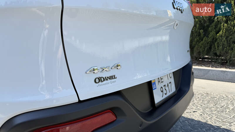 Внедорожник / Кроссовер Jeep Cherokee 2014 в Днепре