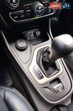Внедорожник / Кроссовер Jeep Cherokee 2016 в Ровно