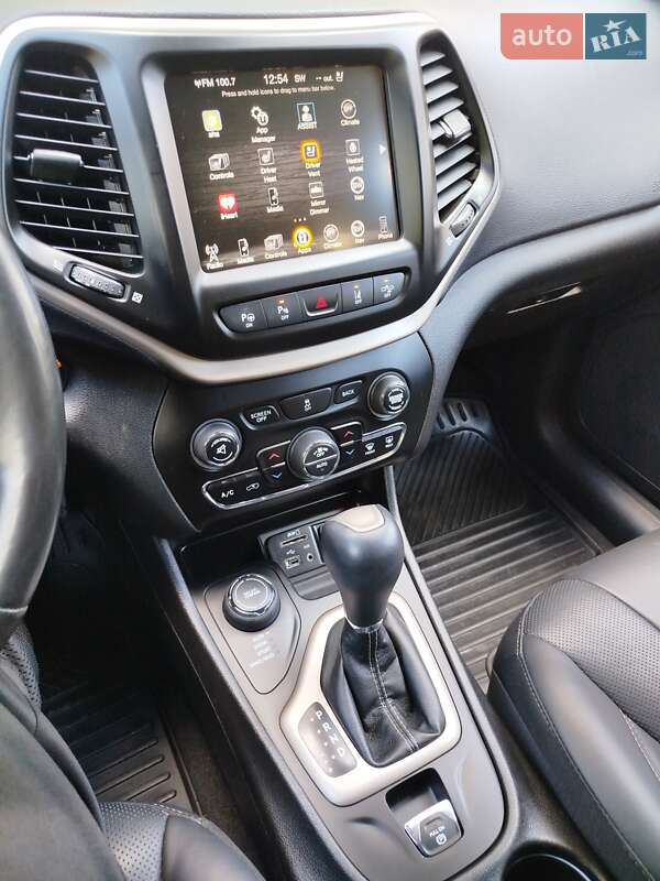 Внедорожник / Кроссовер Jeep Cherokee 2016 в Ровно