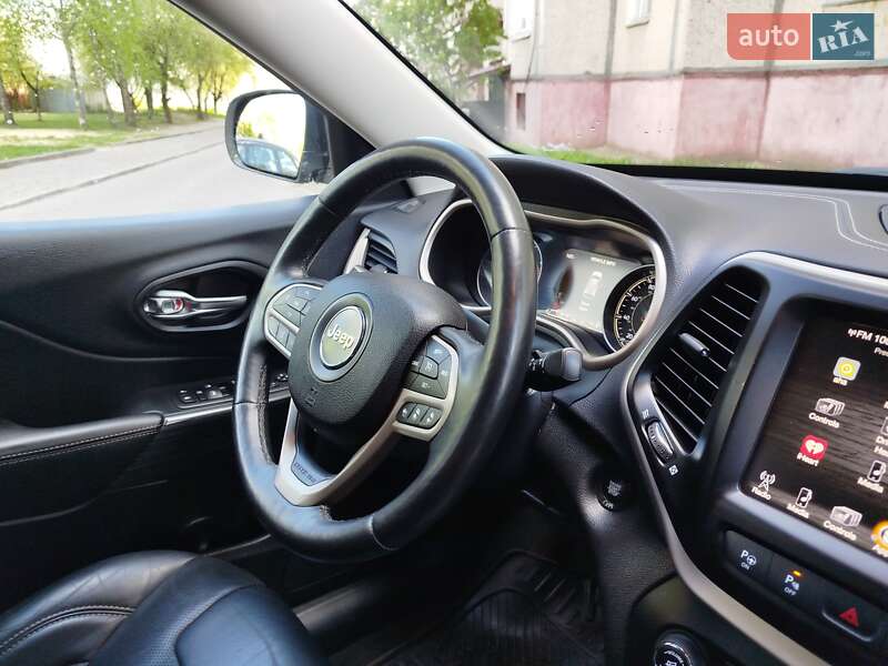 Внедорожник / Кроссовер Jeep Cherokee 2016 в Ровно