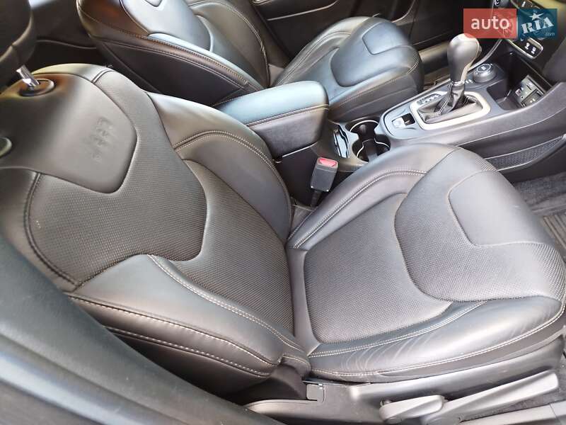 Внедорожник / Кроссовер Jeep Cherokee 2016 в Ровно