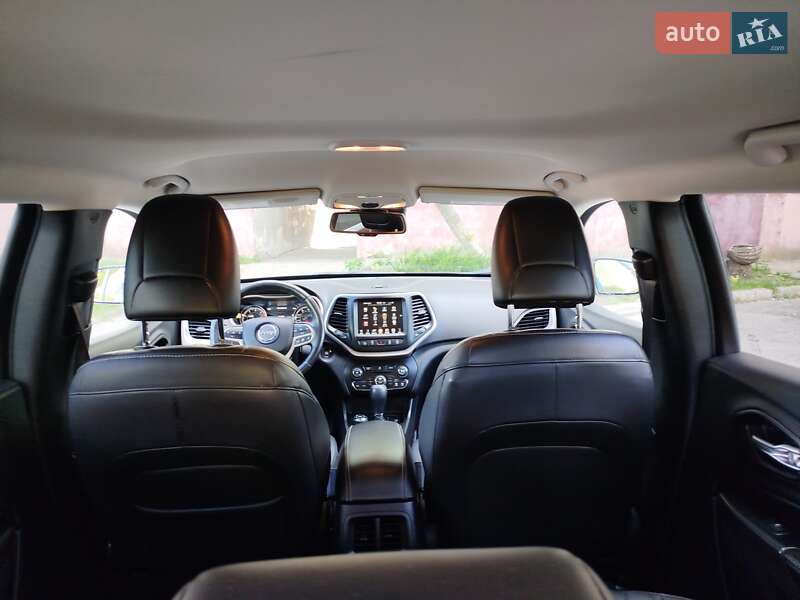 Внедорожник / Кроссовер Jeep Cherokee 2016 в Ровно