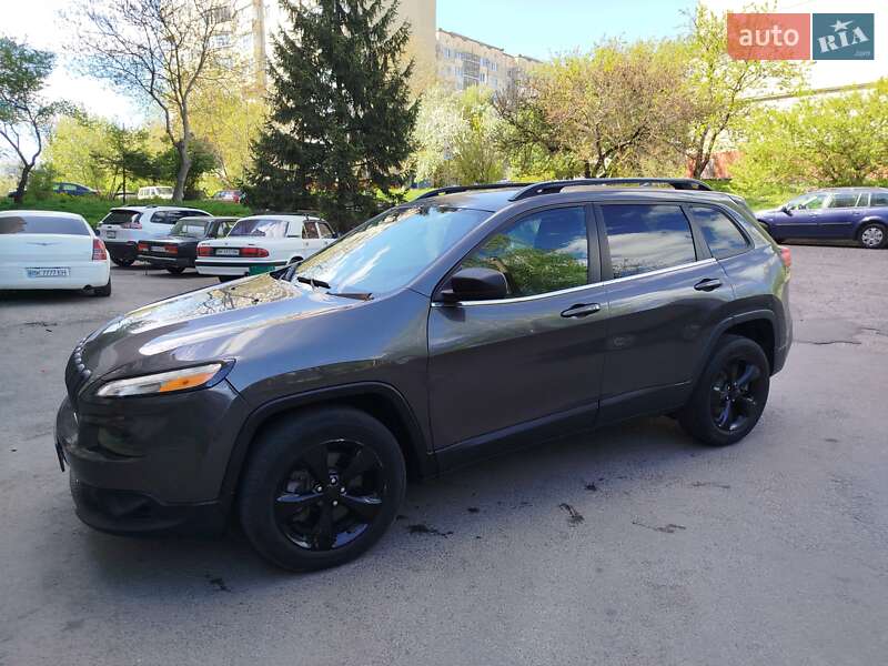 Внедорожник / Кроссовер Jeep Cherokee 2016 в Ровно