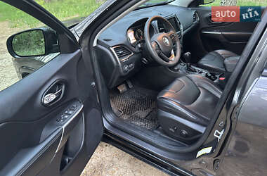 Внедорожник / Кроссовер Jeep Cherokee 2022 в 