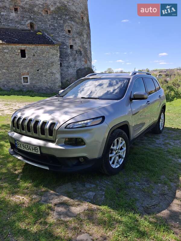 Внедорожник / Кроссовер Jeep Cherokee 2016 в Каменец-Подольском