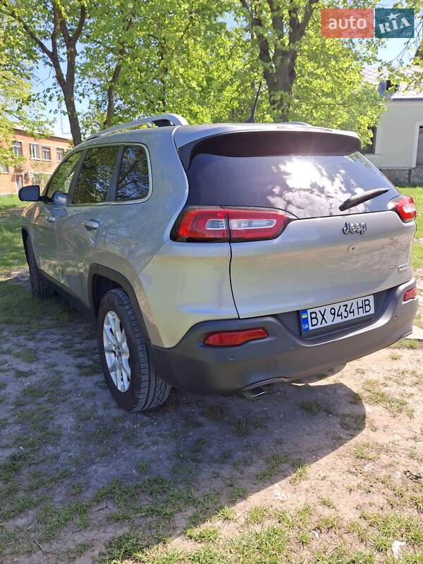 Внедорожник / Кроссовер Jeep Cherokee 2016 в Каменец-Подольском