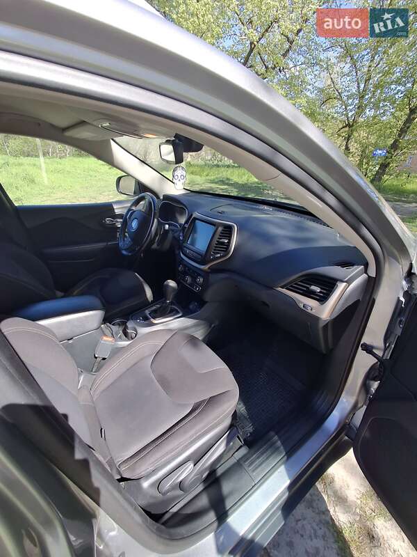 Внедорожник / Кроссовер Jeep Cherokee 2016 в Каменец-Подольском