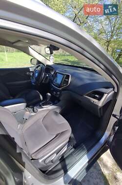Внедорожник / Кроссовер Jeep Cherokee 2016 в 