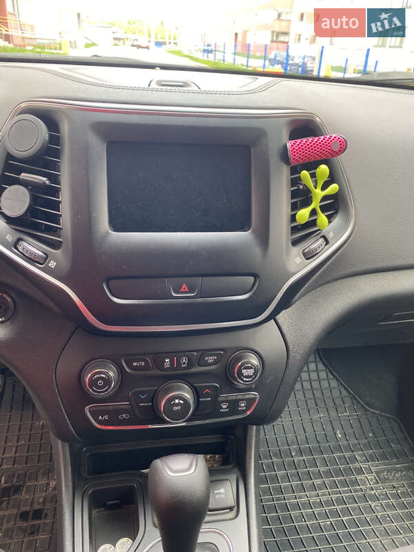 Позашляховик / Кросовер Jeep Cherokee 2019 в Харкові