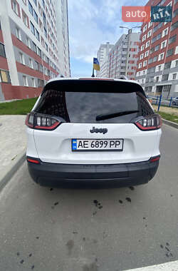 Позашляховик / Кросовер Jeep Cherokee 2019 в 