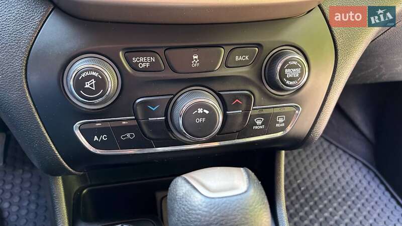 Внедорожник / Кроссовер Jeep Cherokee 2016 в Тернополе