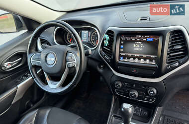 Внедорожник / Кроссовер Jeep Cherokee 2017 в 