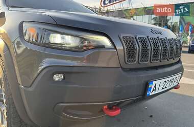 Позашляховик / Кросовер Jeep Cherokee 2019 в 