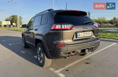Позашляховик / Кросовер Jeep Cherokee 2019 в 