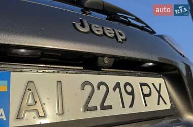 Позашляховик / Кросовер Jeep Cherokee 2019 в 