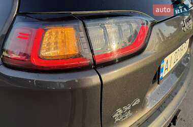 Позашляховик / Кросовер Jeep Cherokee 2019 в 
