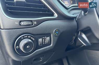 Позашляховик / Кросовер Jeep Cherokee 2019 в 