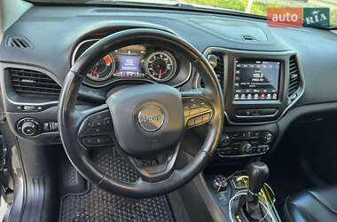 Позашляховик / Кросовер Jeep Cherokee 2019 в 