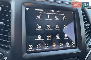 Позашляховик / Кросовер Jeep Cherokee 2019 в 