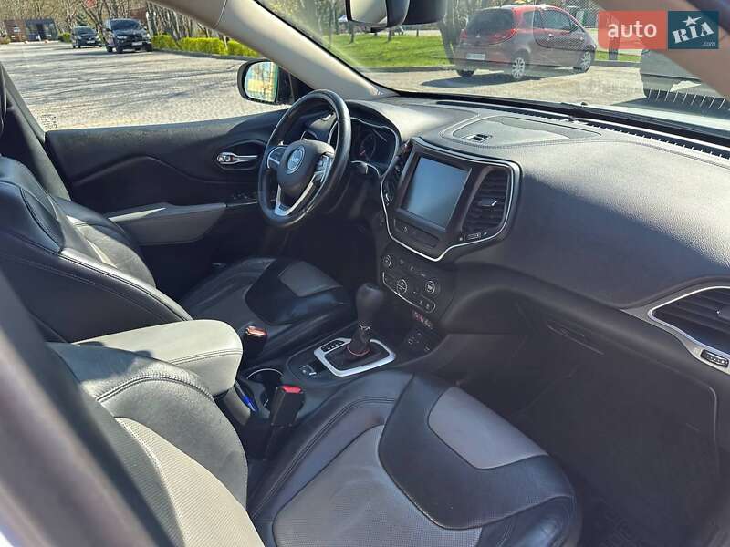 Внедорожник / Кроссовер Jeep Cherokee 2014 в Каменском