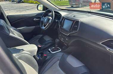 Внедорожник / Кроссовер Jeep Cherokee 2014 в 