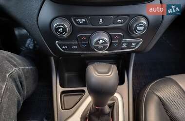 Внедорожник / Кроссовер Jeep Cherokee 2014 в 