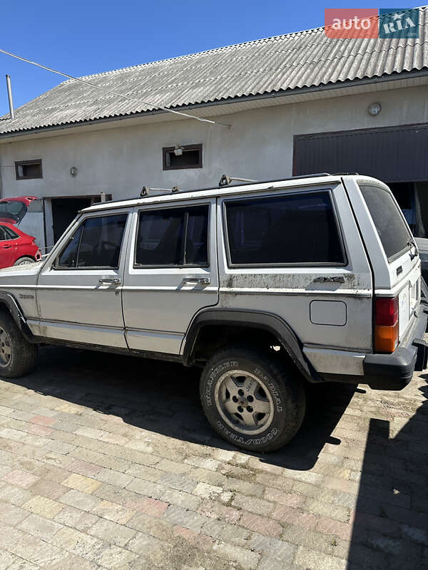 Внедорожник / Кроссовер Jeep Cherokee 1989 в Кицмани