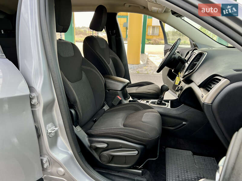 Внедорожник / Кроссовер Jeep Cherokee 2017 в Горишних Плавнях