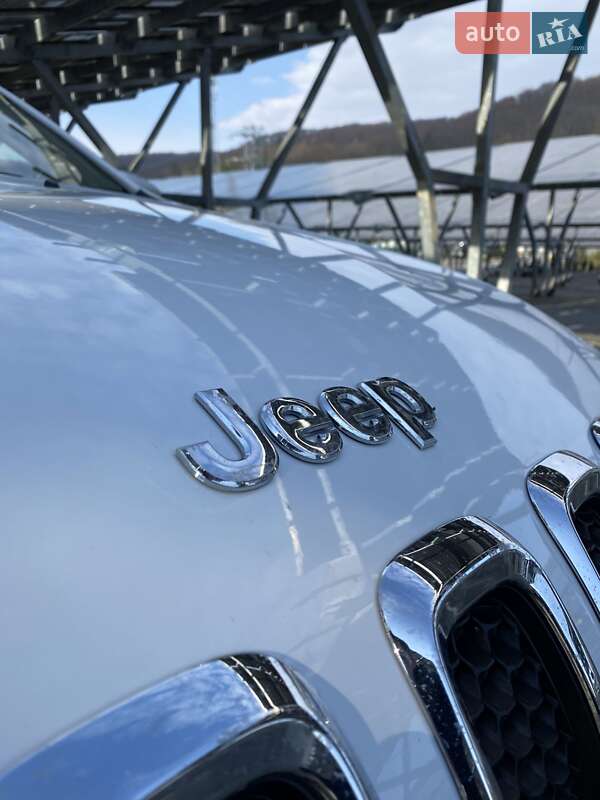 Позашляховик / Кросовер Jeep Cherokee 2015 в Львові