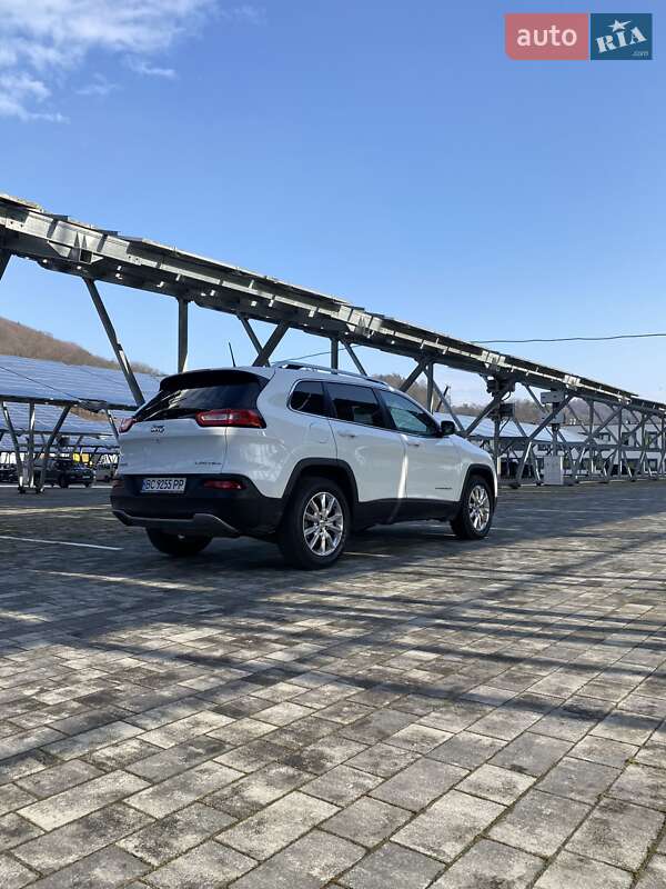 Позашляховик / Кросовер Jeep Cherokee 2015 в Львові