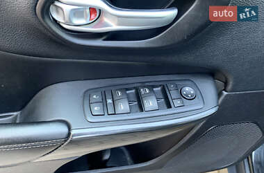 Позашляховик / Кросовер Jeep Cherokee 2016 в 
