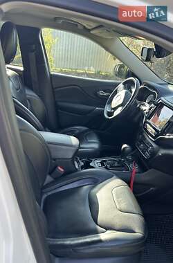 Внедорожник / Кроссовер Jeep Cherokee 2018 в 