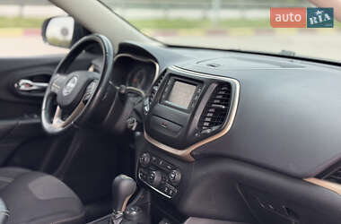 Внедорожник / Кроссовер Jeep Cherokee 2015 в 