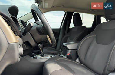 Внедорожник / Кроссовер Jeep Cherokee 2015 в 
