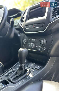 Внедорожник / Кроссовер Jeep Cherokee 2018 в 